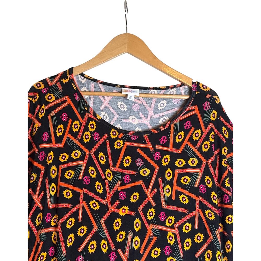 LuLaRoe Irma Tunic Top XL NWT Black Geometric Floral Print Oversized - Picture 4 of 7
